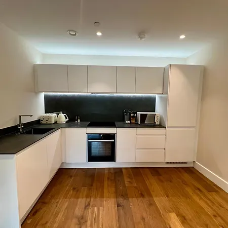 The Noir Blanc Retreat At Ryedale House Apartment