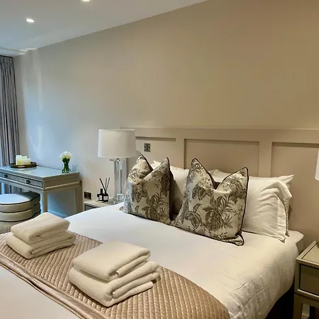 The Noir Blanc Retreat At Ryedale House Lejlighed *