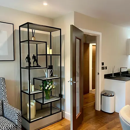 The Noir Blanc Retreat At Ryedale House *