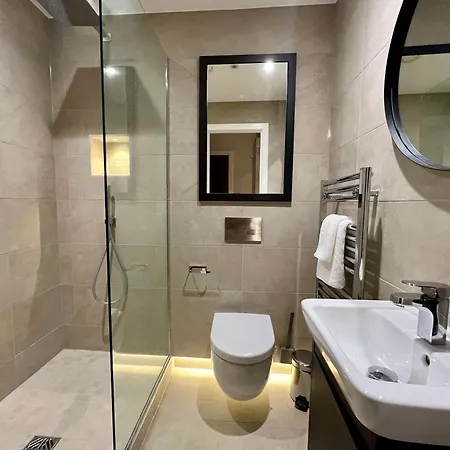 The Noir Blanc Retreat At Ryedale House York