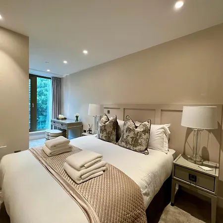 The Noir Blanc Retreat At Ryedale House