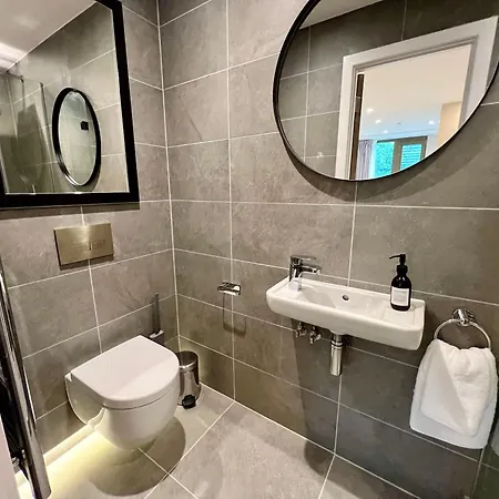 The Noir Blanc Retreat At Ryedale House *